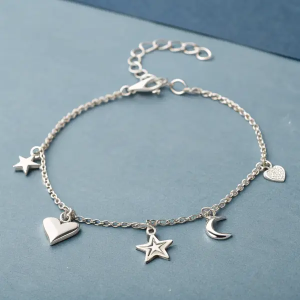Pulsera de plata con charms