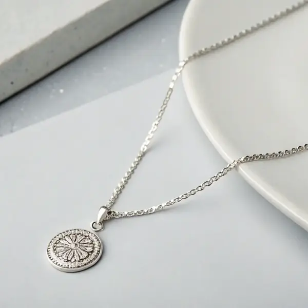 Collar de plata con colgante